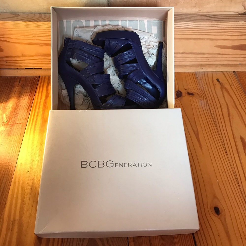 BCBGeneration Blue Fusion Plush Nappa Heel EUC 7.5 - Picture 15 of 16
